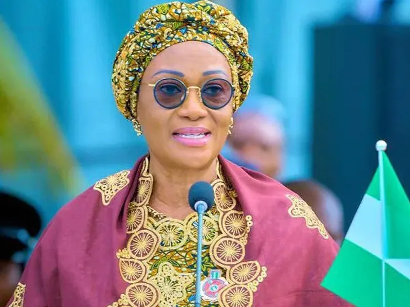 Aim Higher, Work Harder: Remi Tinubu Challenges Nigerian Youth, Gifts APC Youth Wing Nine Buses